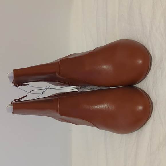 Faux Leather Block Heel Ankle Boots in Brown- Old Navy - Size 9 - Picture 1 of 4